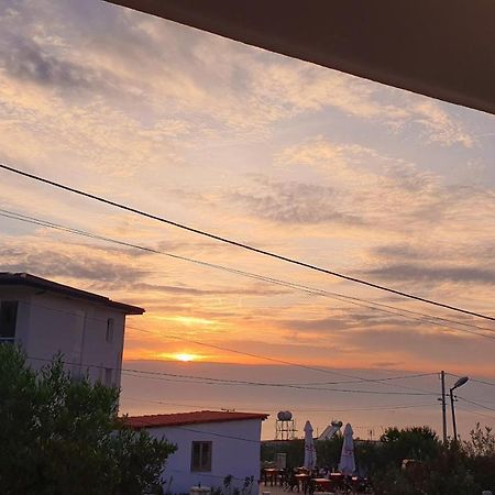 Mihal Suites Sarandë Esterno foto