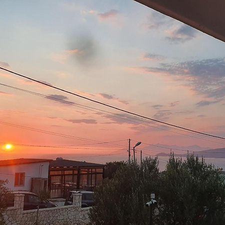 Mihal Suites Sarandë Esterno foto