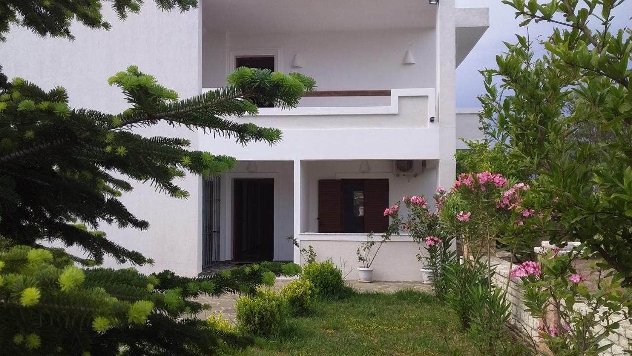 Mihal Suites Sarandë Esterno foto