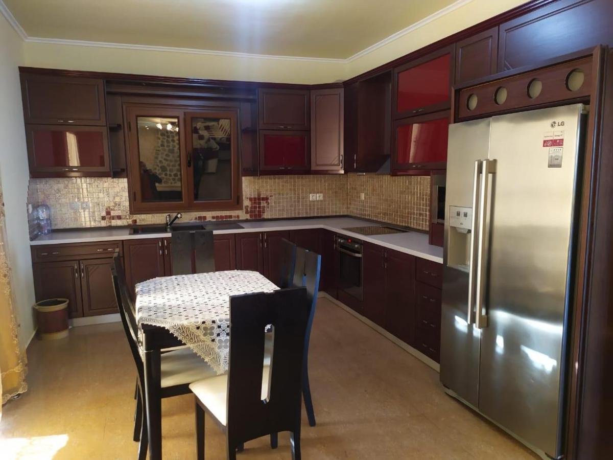 Mihal Suites Sarandë Esterno foto