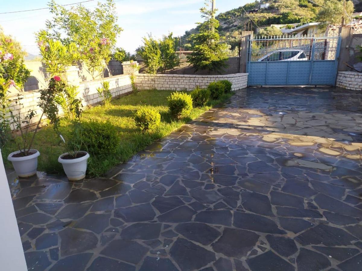 Mihal Suites Sarandë Esterno foto