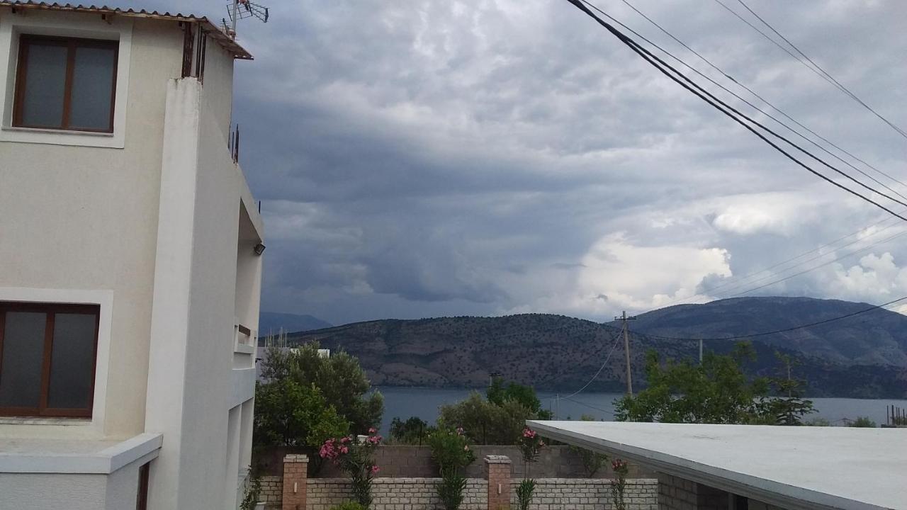 Mihal Suites Sarandë Esterno foto