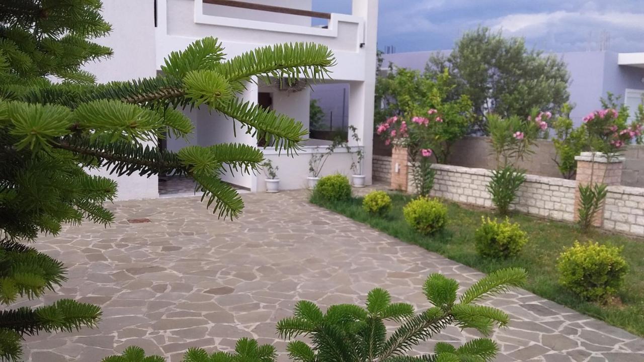 Mihal Suites Sarandë Esterno foto