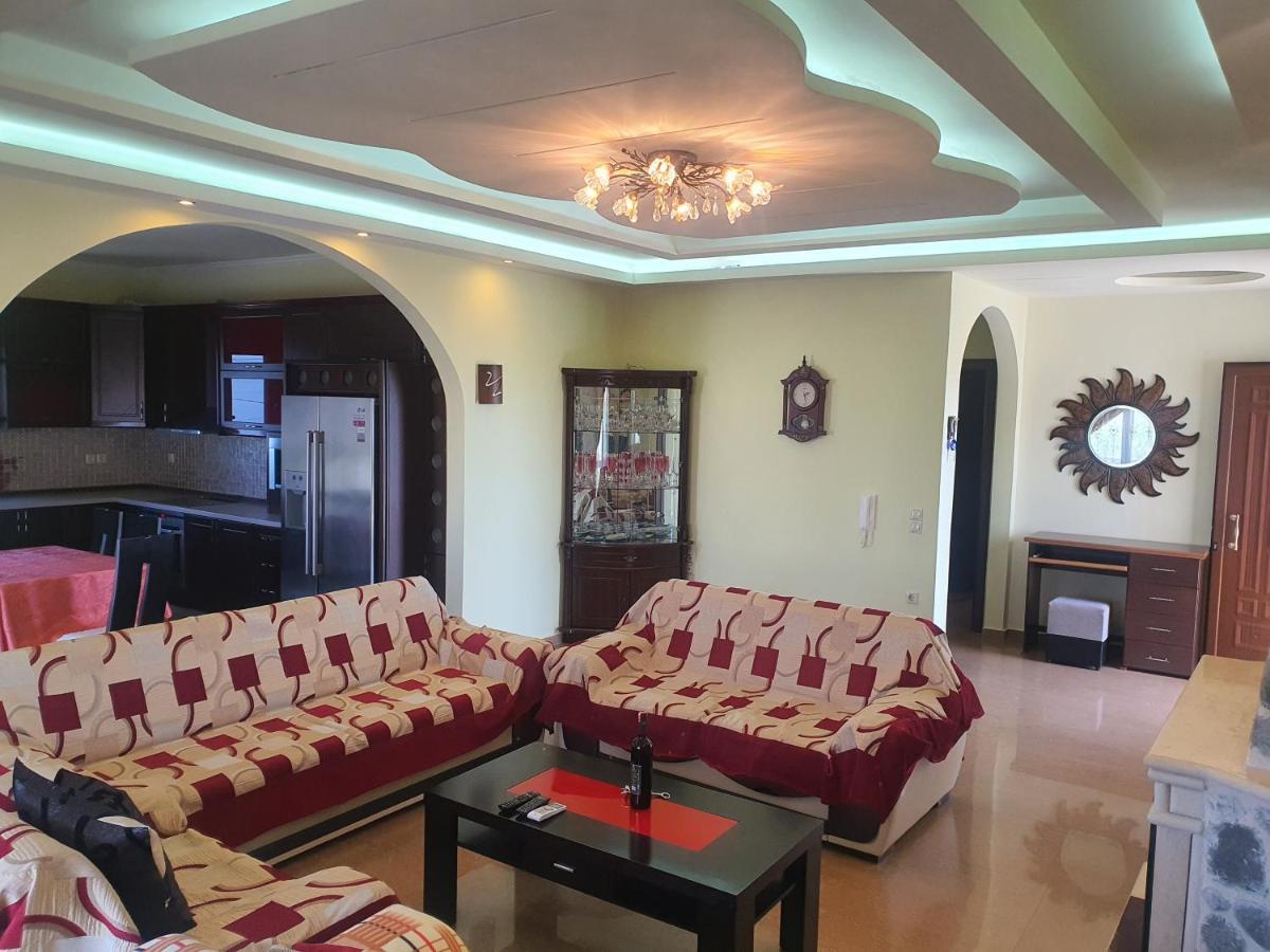 Mihal Suites Sarandë Esterno foto
