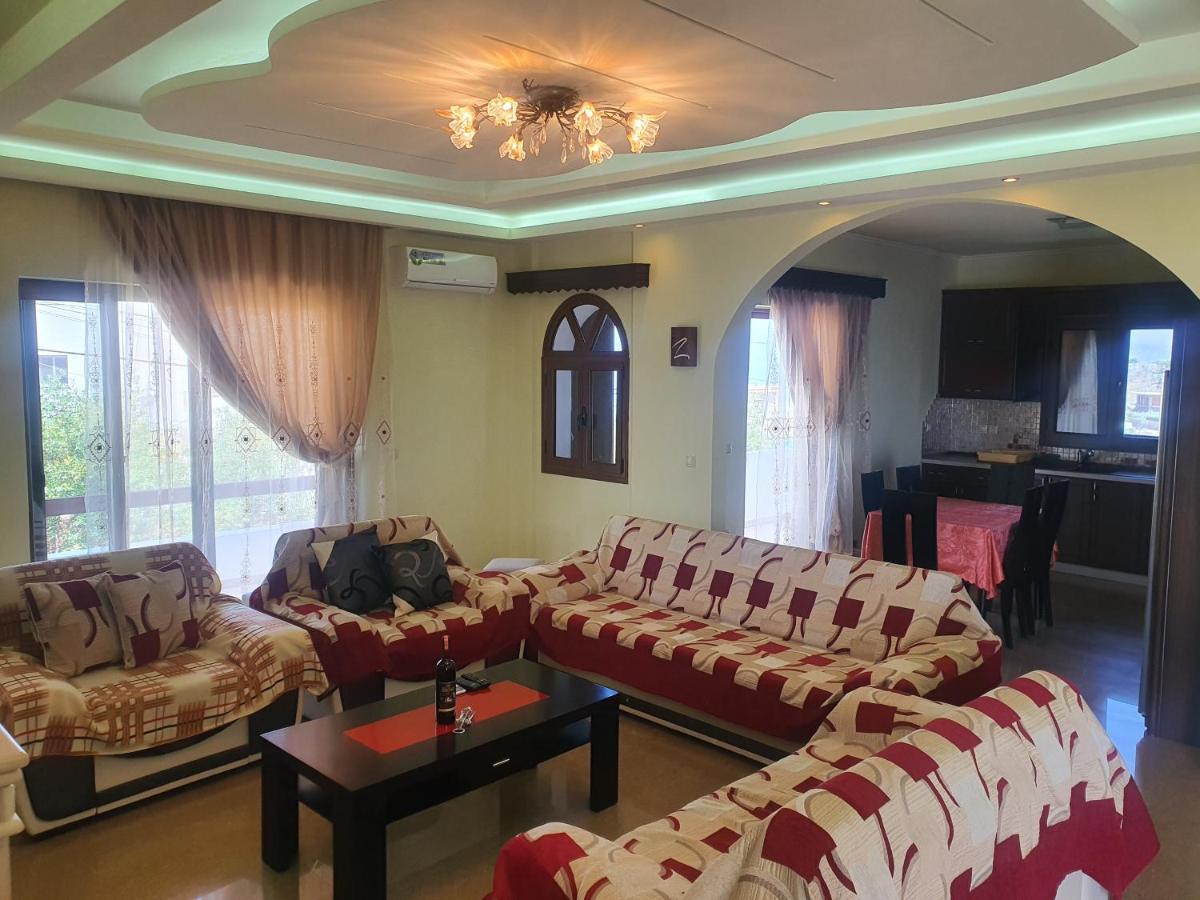 Mihal Suites Sarandë Esterno foto
