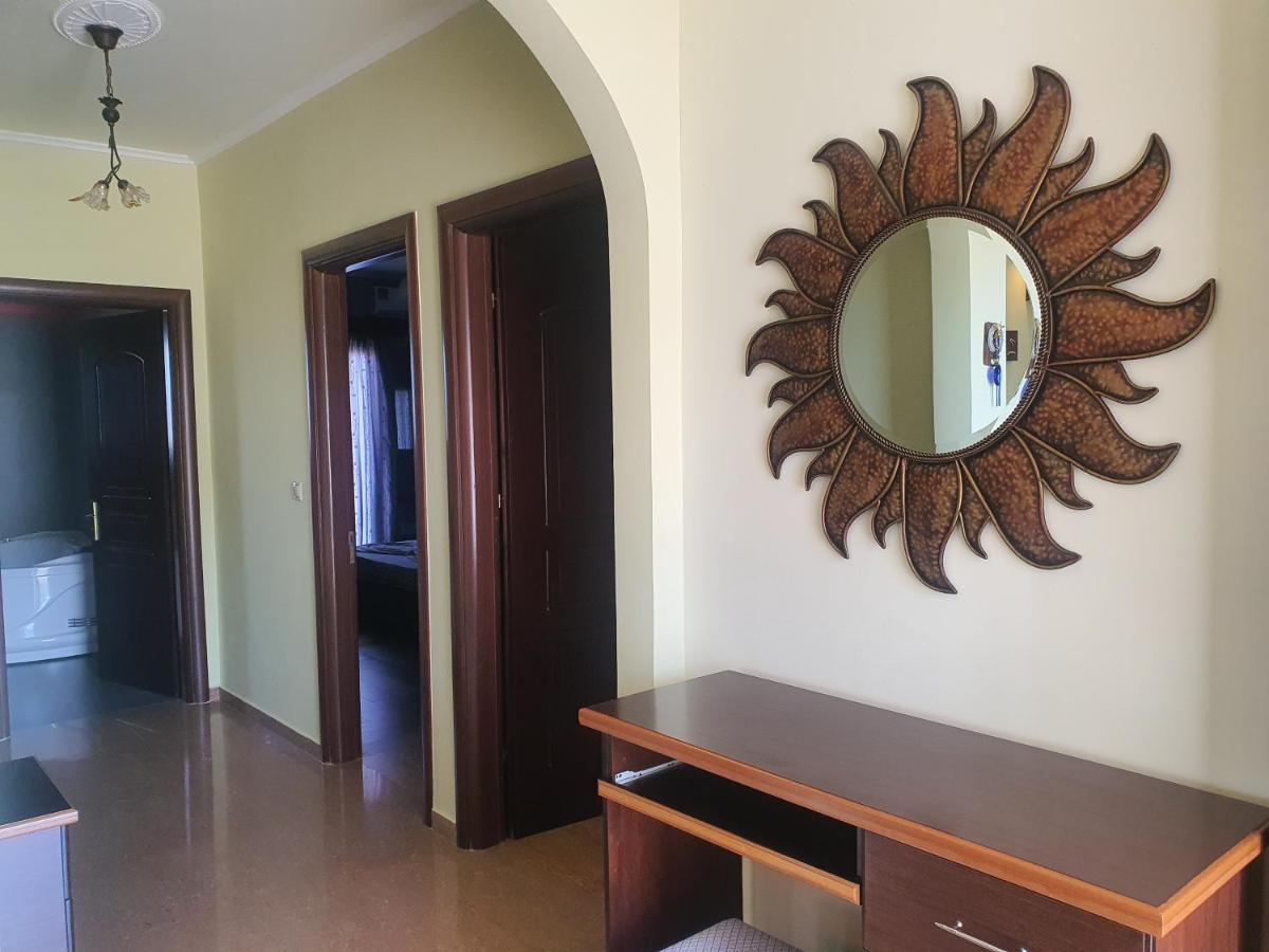 Mihal Suites Sarandë Esterno foto
