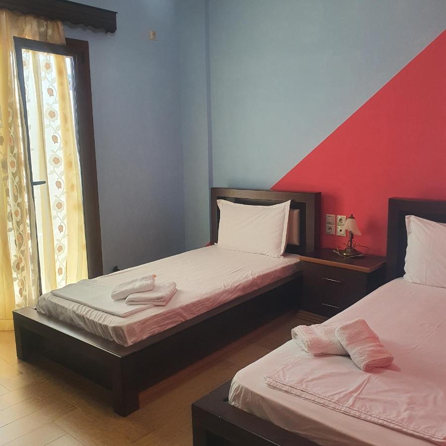 Mihal Suites Sarandë Esterno foto