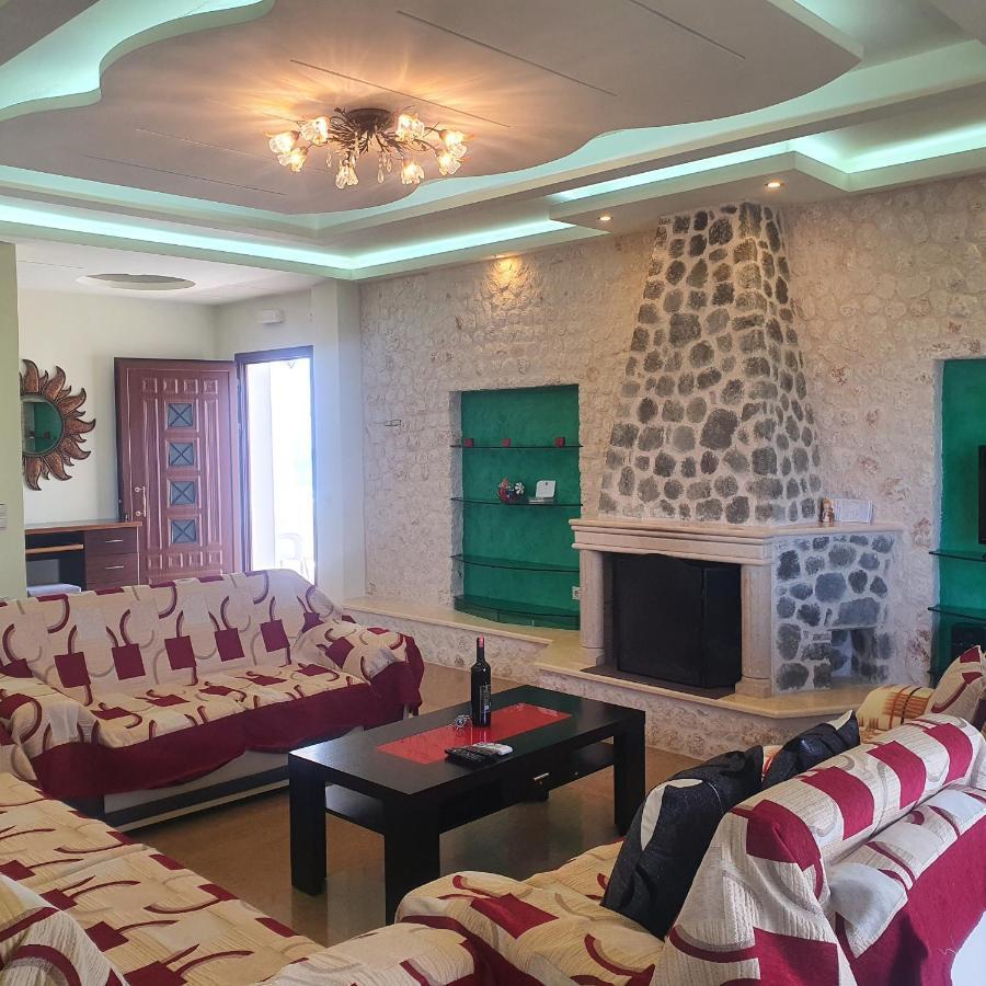 Mihal Suites Sarandë Esterno foto