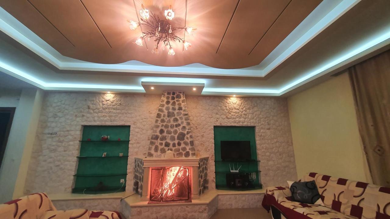 Mihal Suites Sarandë Esterno foto