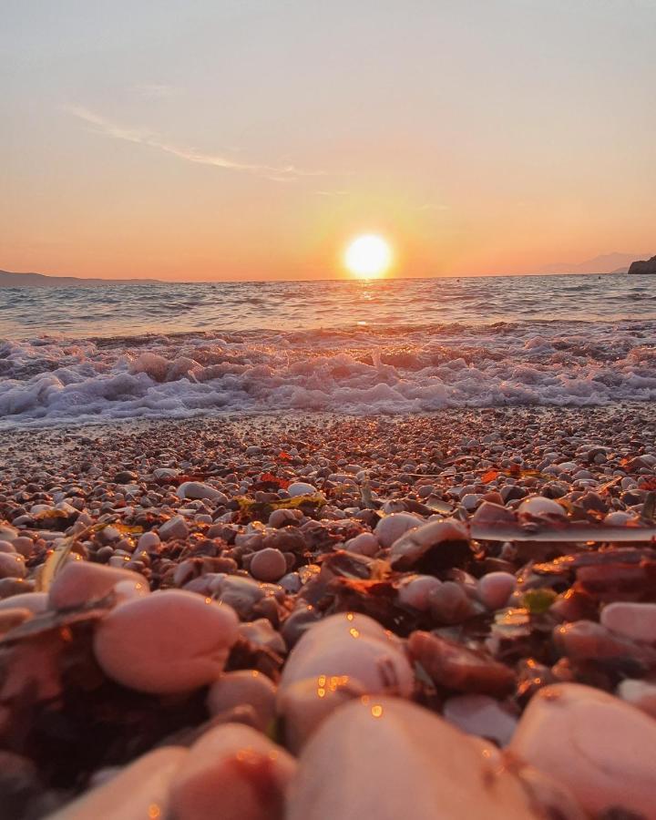 Mihal Suites Sarandë Esterno foto