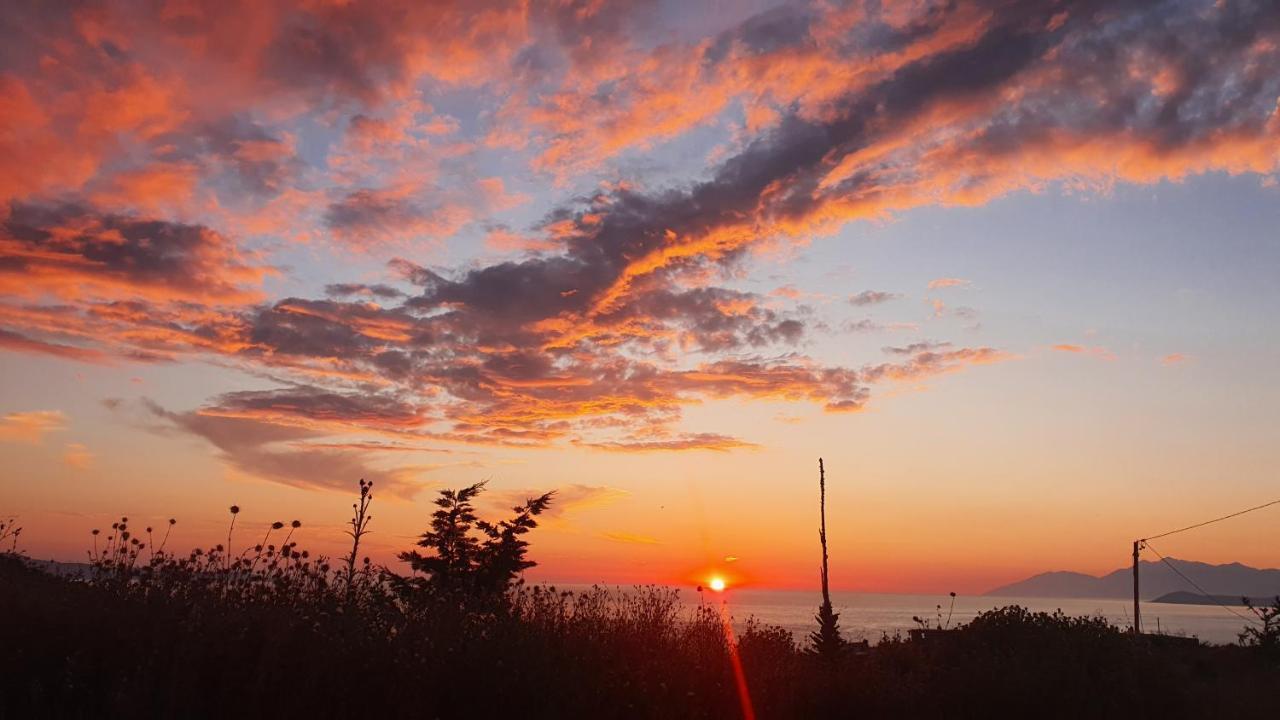 Mihal Suites Sarandë Esterno foto