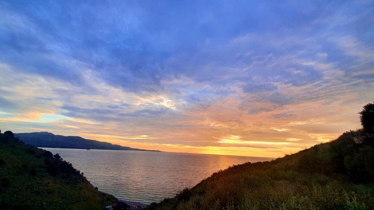 Mihal Suites Sarandë Esterno foto