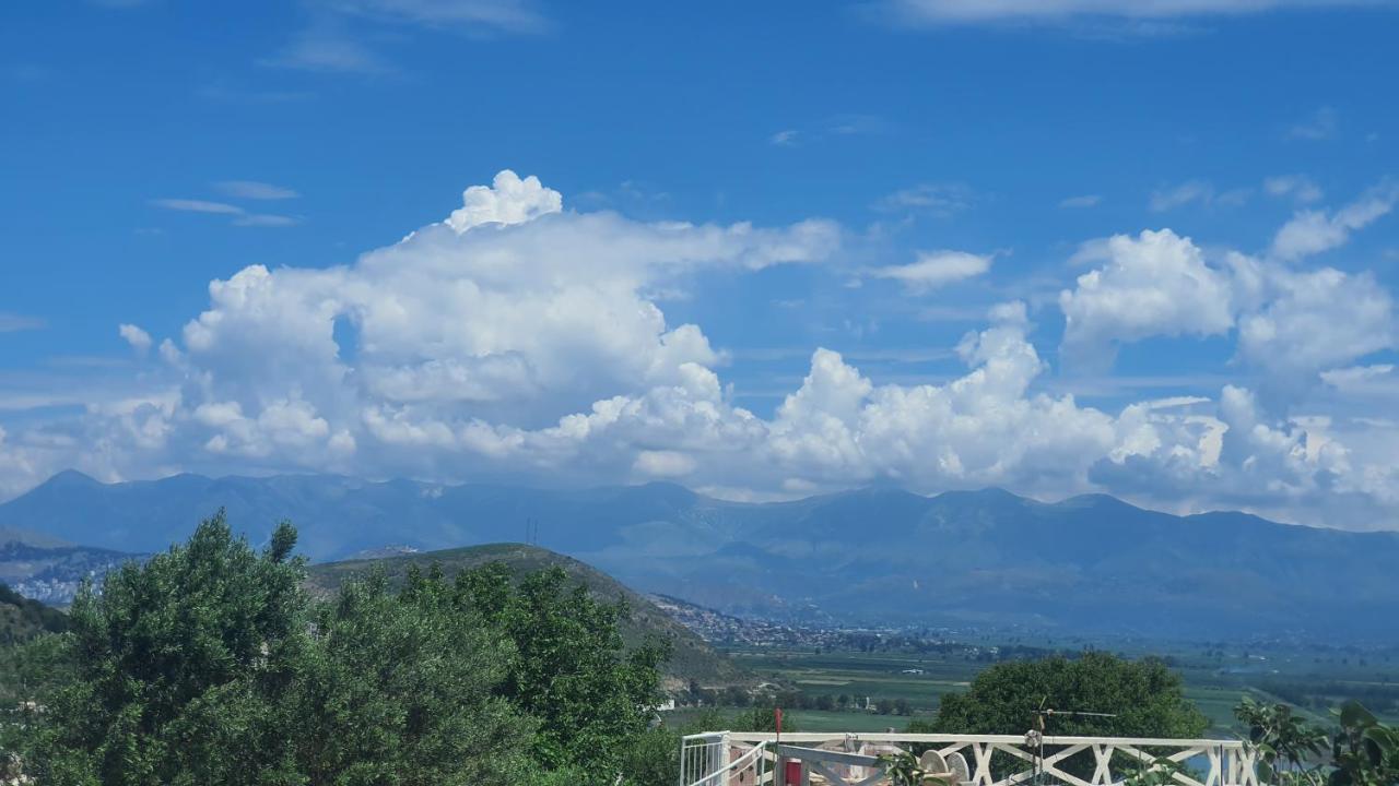 Mihal Suites Sarandë Esterno foto