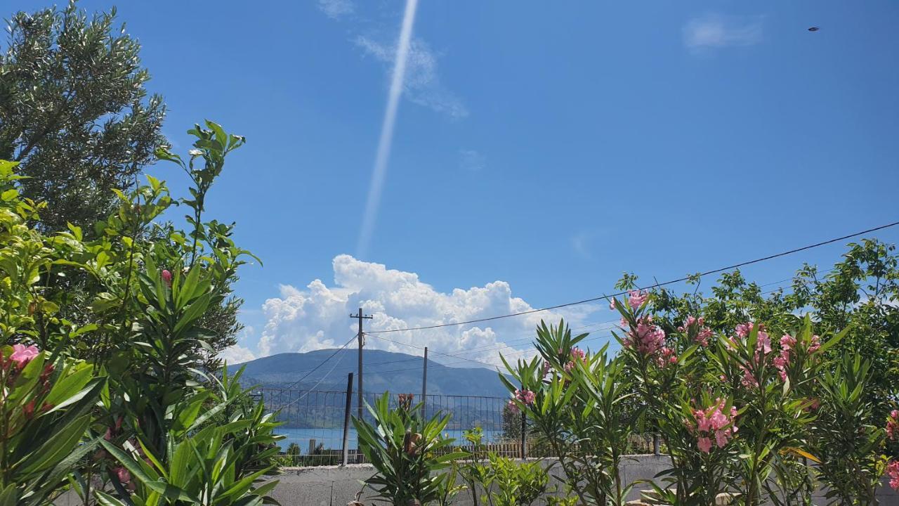 Mihal Suites Sarandë Esterno foto