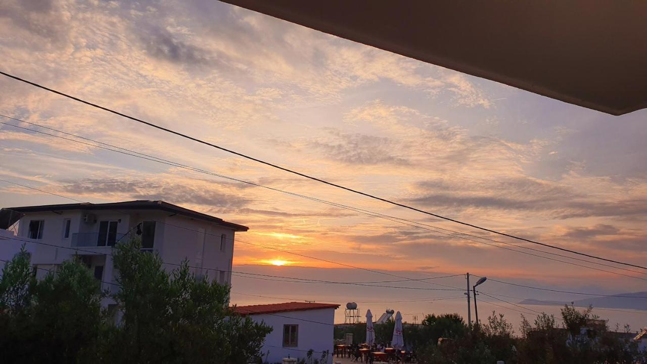 Mihal Suites Sarandë Esterno foto