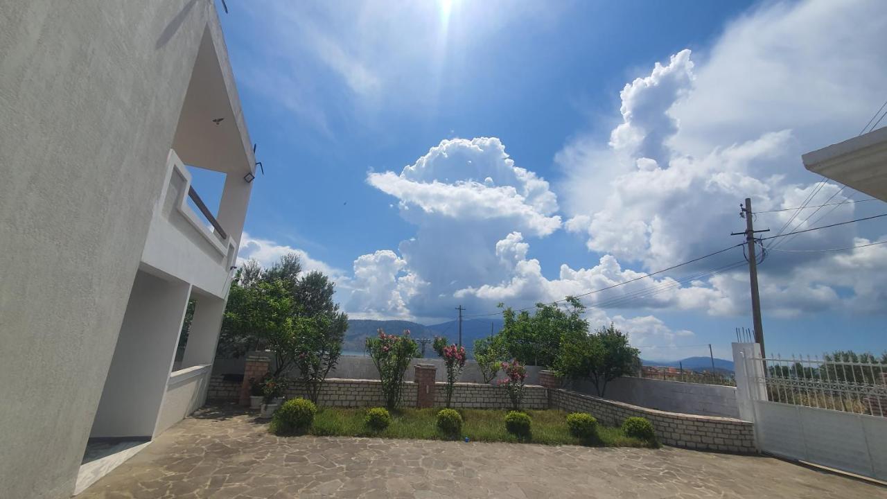 Mihal Suites Sarandë Esterno foto