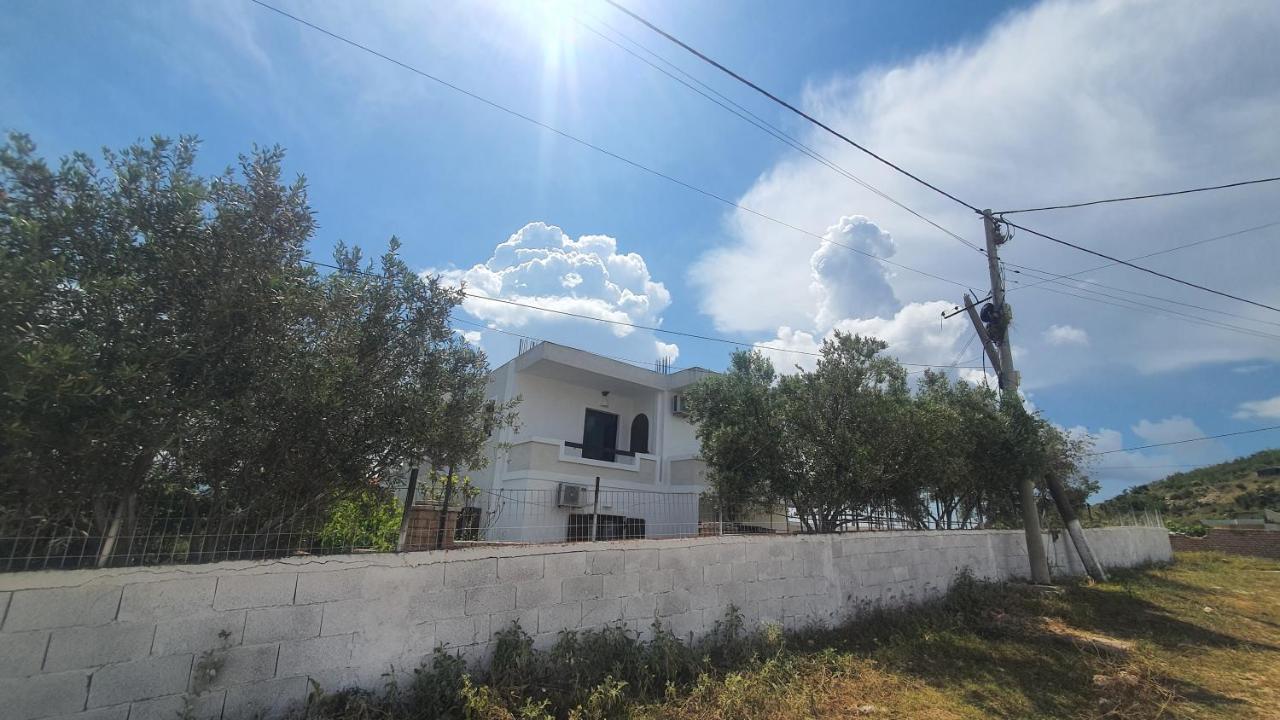 Mihal Suites Sarandë Esterno foto