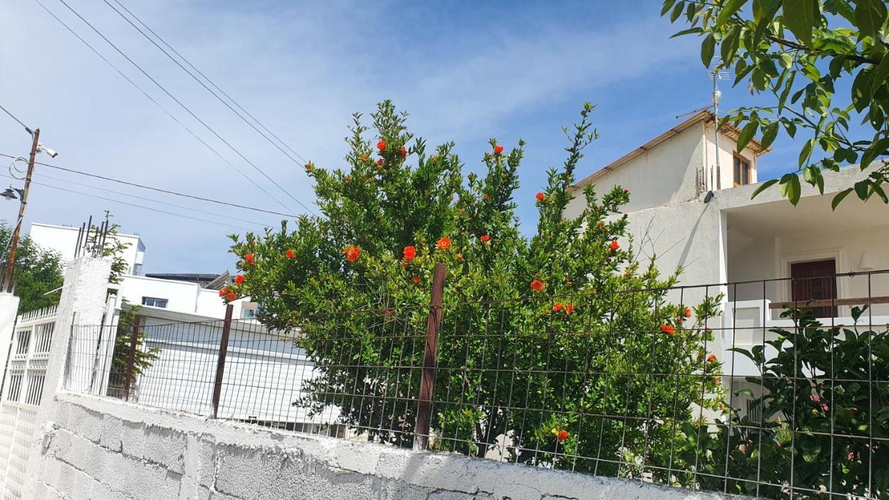 Mihal Suites Sarandë Esterno foto