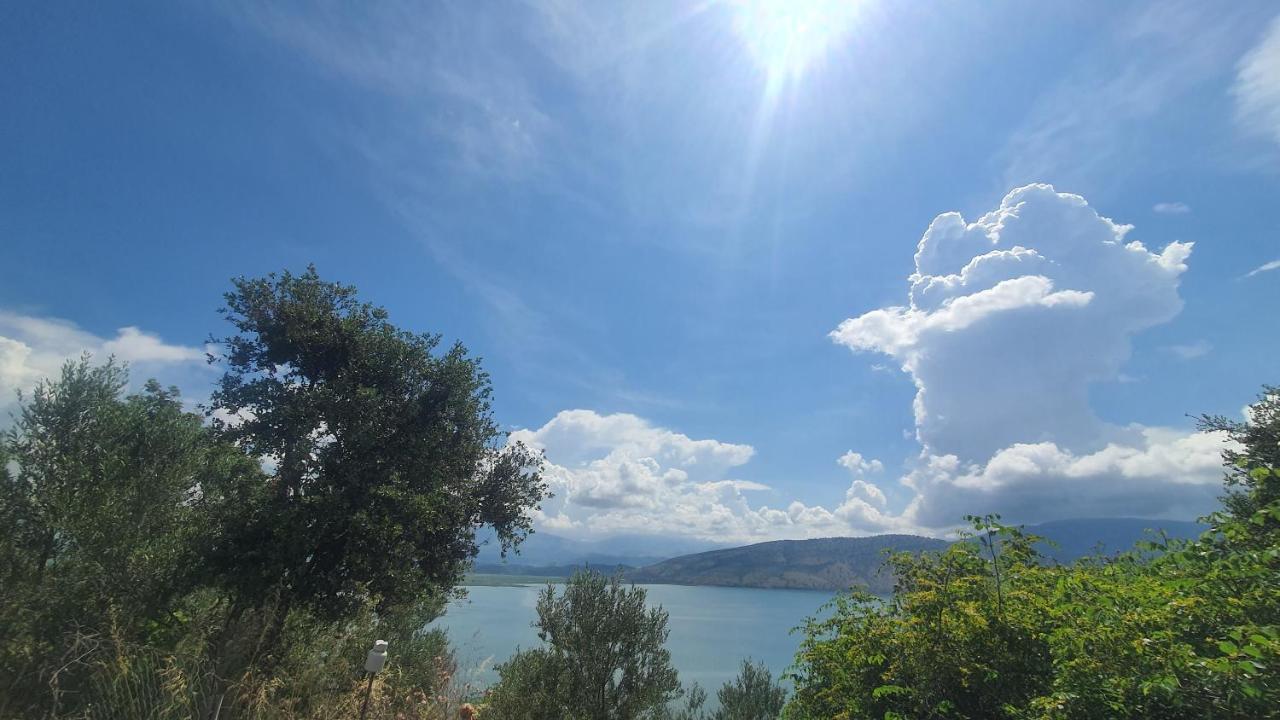 Mihal Suites Sarandë Esterno foto
