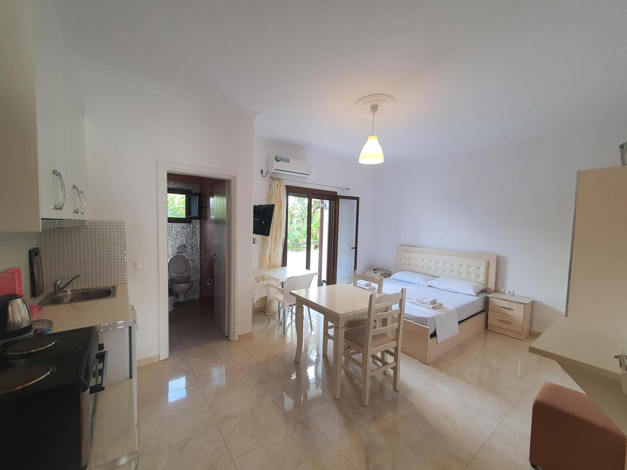 Mihal Suites Sarandë Esterno foto