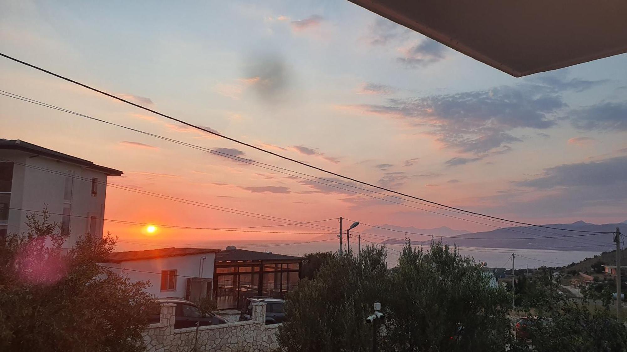 Mihal Suites Sarandë Esterno foto