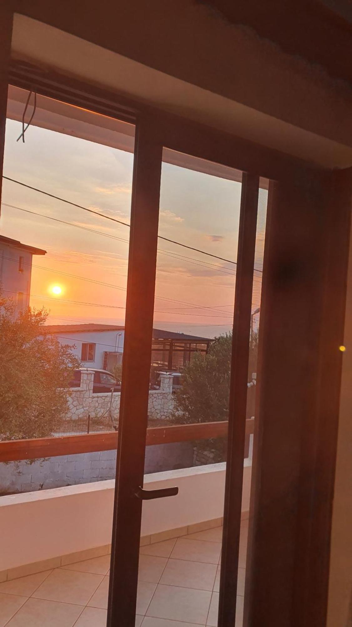 Mihal Suites Sarandë Esterno foto
