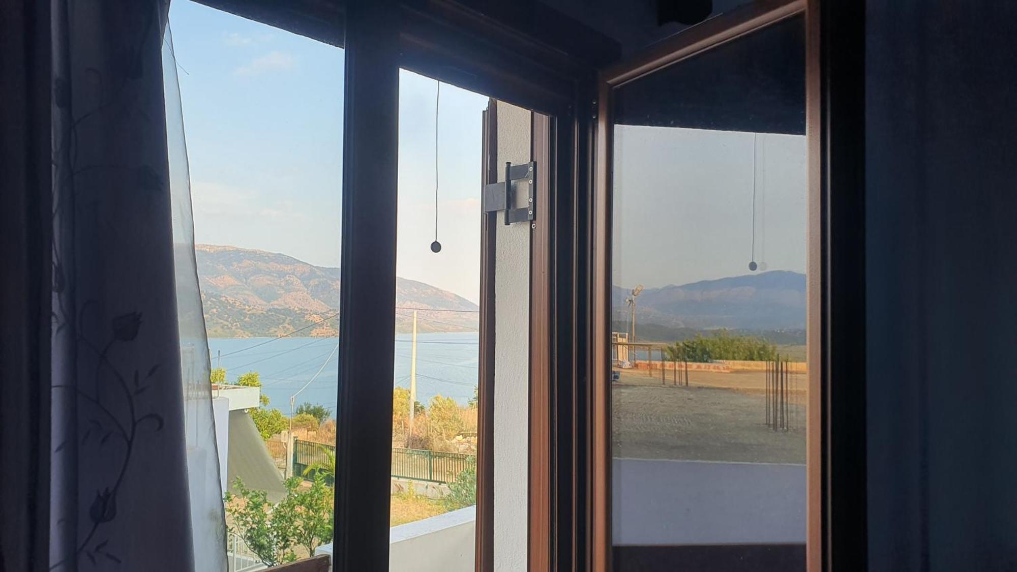 Mihal Suites Sarandë Esterno foto