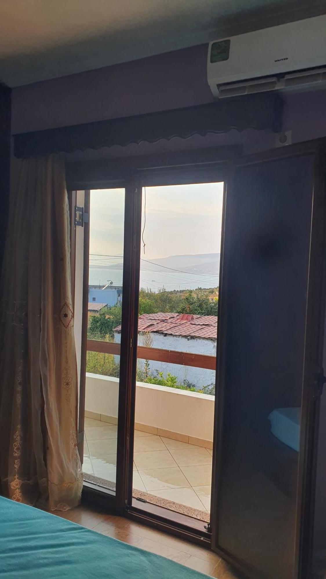 Mihal Suites Sarandë Esterno foto