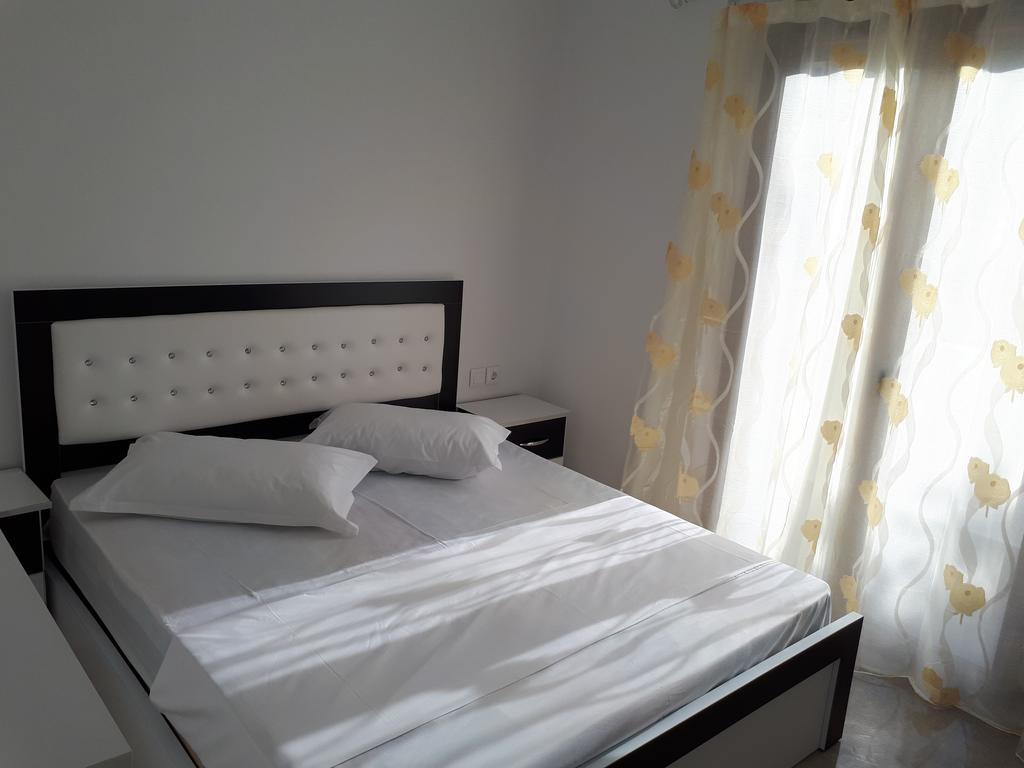 Mihal Suites Sarandë Esterno foto
