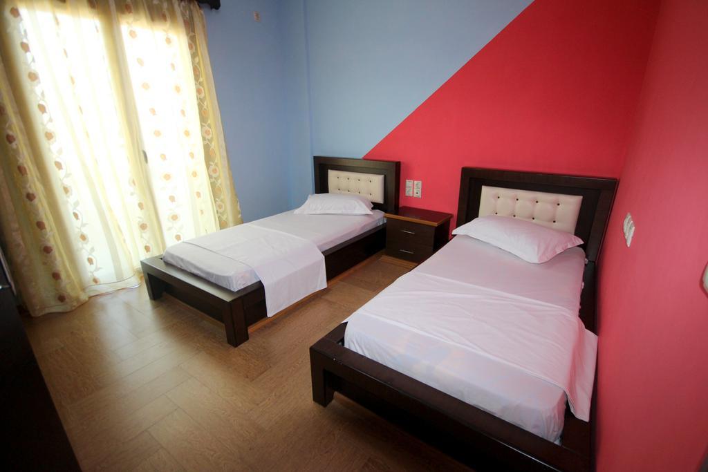 Mihal Suites Sarandë Esterno foto