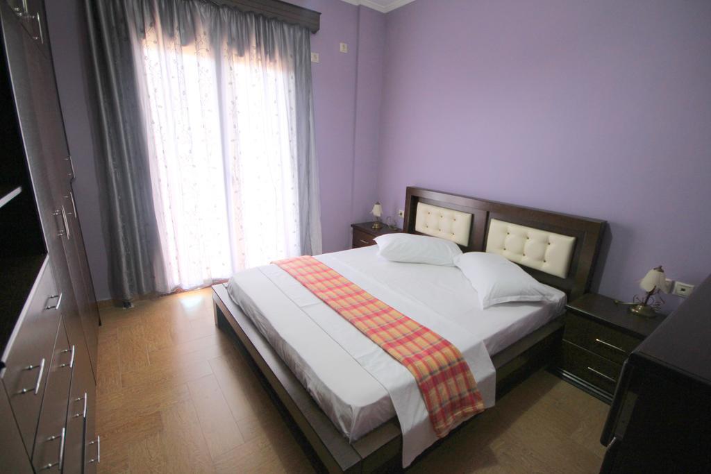 Mihal Suites Sarandë Esterno foto
