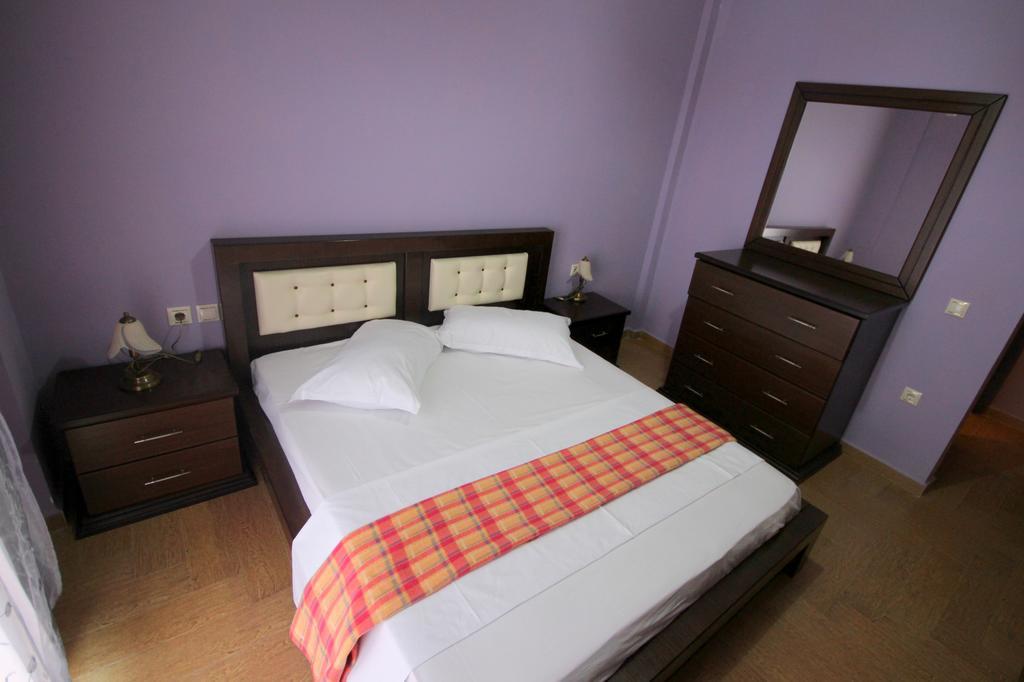 Mihal Suites Sarandë Esterno foto