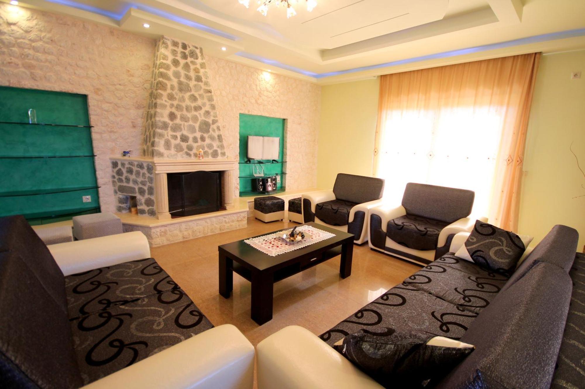 Mihal Suites Sarandë Esterno foto