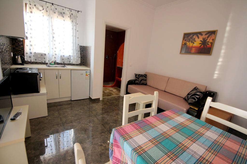 Mihal Suites Sarandë Esterno foto