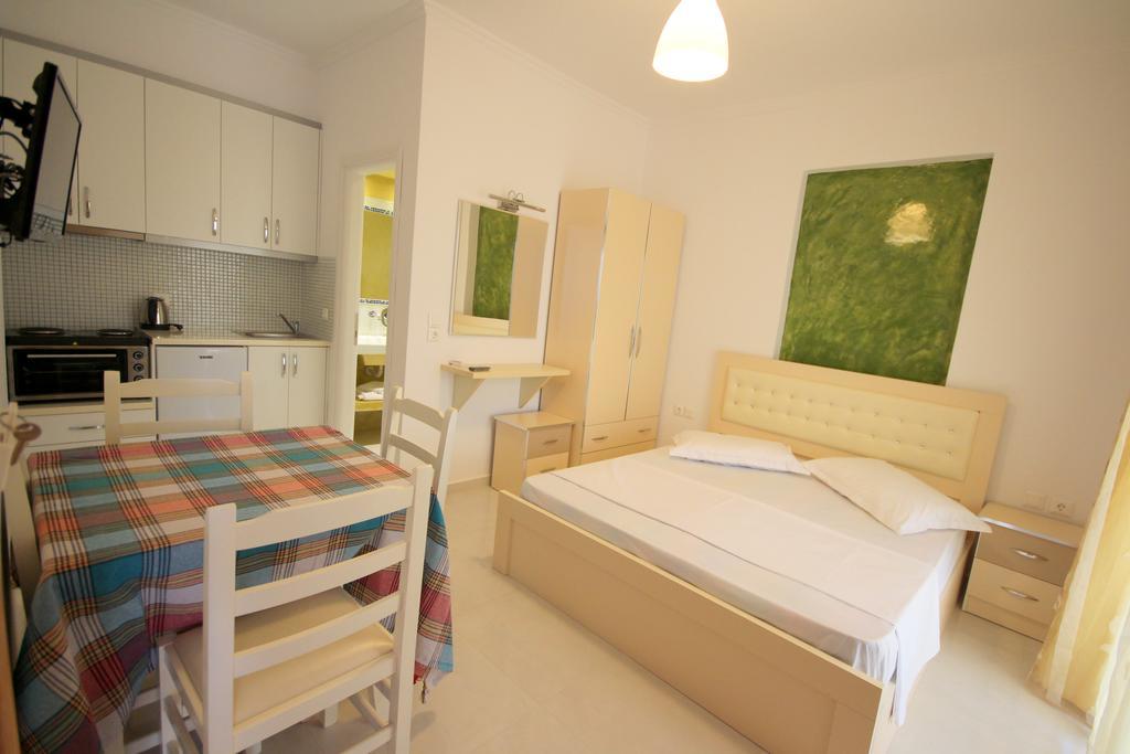 Mihal Suites Sarandë Esterno foto